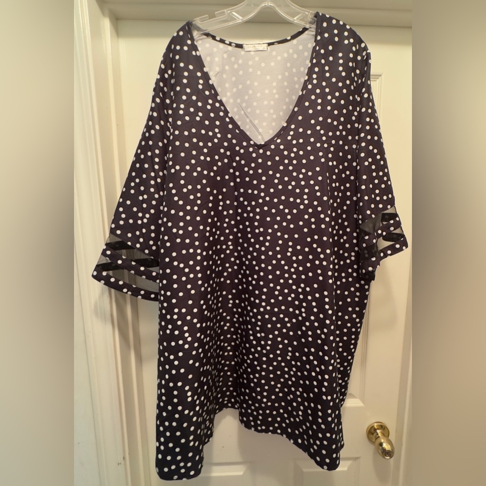 Black and White Polka Dot V-Neck Tunic